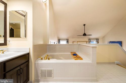 3803 Courtland Cir, Alexandria VA 22305-2061 exterior