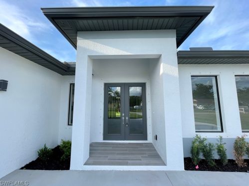 4901 21st Pl, Naples, FL 34116-5725