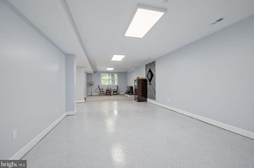 1941 Valleywood Rd, Mc Lean VA  22101-4931 exterior