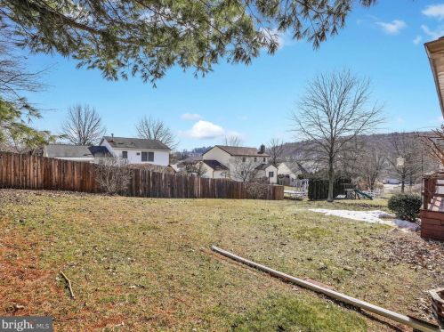 106 Cross Creek Dr, Primrose PA 17901-8727 exterior