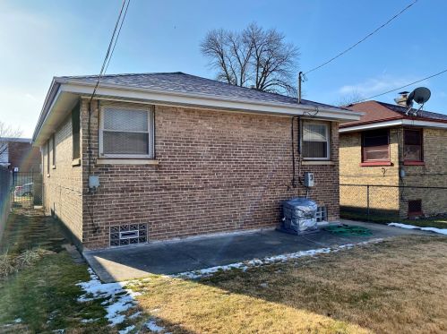 5012 Gladys Ave, Chicago, IL 60644-4842