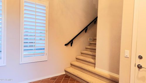 3931 Crst Ln, Phoenix AZ 85027-1602 exterior