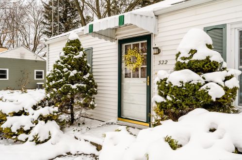 322 Riverside Dr, Watervliet, MI 49098-8308