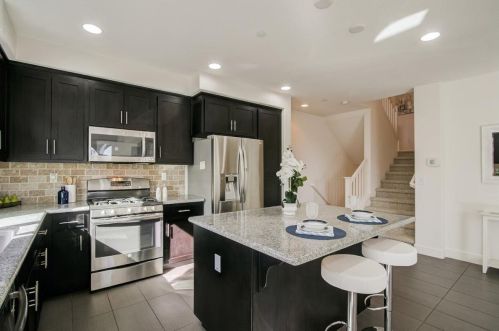 1919 Mccandless Dr, Milpitas CA 95035-8048 exterior