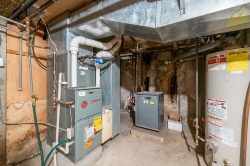 5028 Lawrence Ave, Chicago IL 60630-3400 exterior