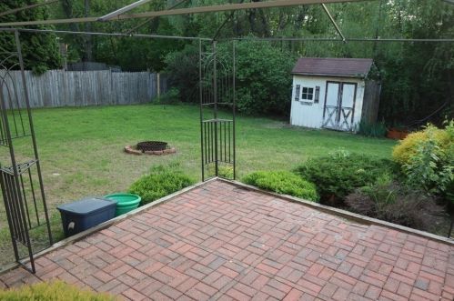 50 Tamarack Dr, Springfield MA 01129-1930 exterior