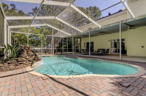 12216 Twin Br Acres Rd, Tampa FL 33626-3711 exterior