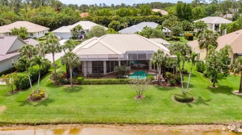 2046 Imperial Cir, Naples FL 34110-1089 exterior