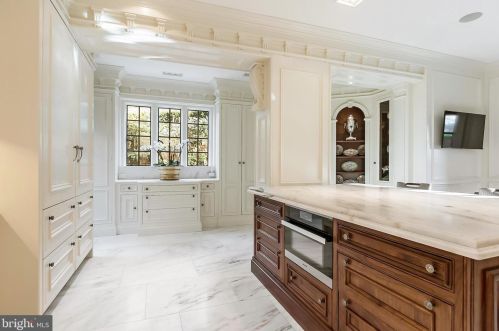 2446 Kalorama Rd, Washington DC 20008-1625 exterior