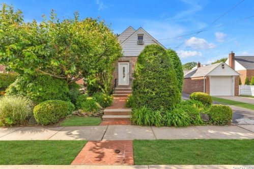 11 Jedwood Pl, Valley Stream, NY 11581-1813