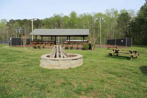 6768 Lockridge Dr, Atlanta GA 30360-1561 exterior