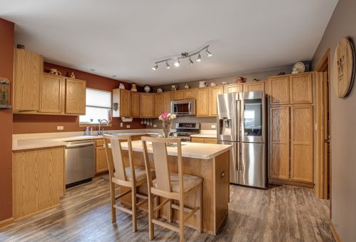 8520 Acorn Path, Bull Valley IL 60097-8866 exterior