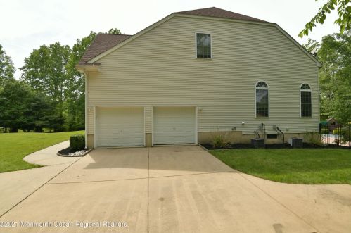 5 Markus Ct, Jackson Twp NJ  08527-2886 exterior