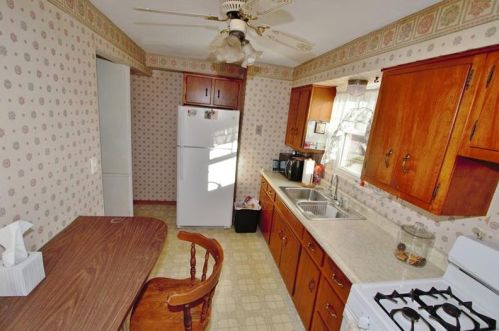 6830 Ridgevue Dr, Pittsburgh PA 15236-3644 exterior