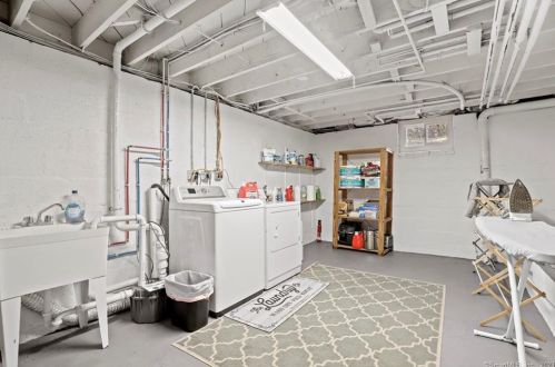 13 Hickory Dr, Greenwich CT 06831-4916 exterior