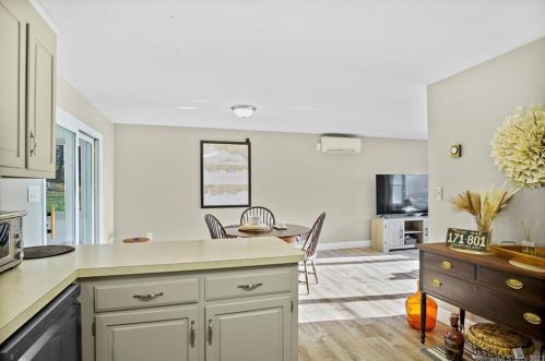 39 Tra Mart Dr, Uncasville CT  06382-1115 exterior