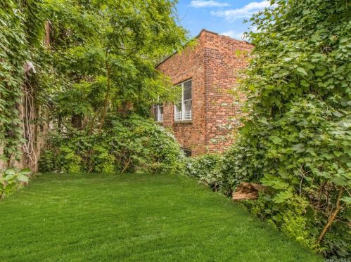 1923 Hennessy Pl, Bronx NY 10453-2910 exterior