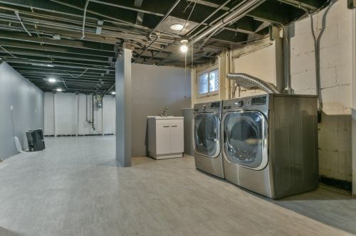 3531 Murray Ave, Milwaukee WI  53211-2525 exterior