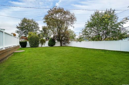 34 Cottonwood Dr, Commack NY 11725-2421 exterior