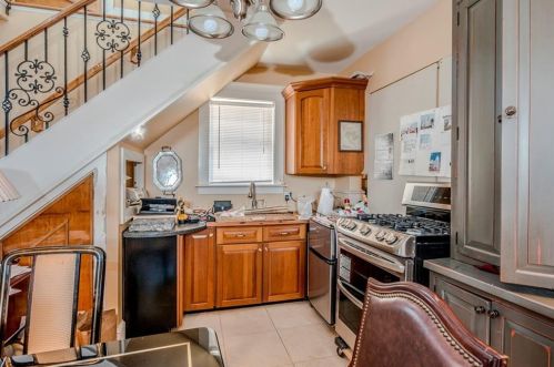 22 Freebody St, Middletown RI 02840-3548 exterior