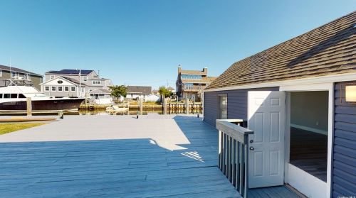 29 Mitchell Ave, Babylon NY 11702-4109 exterior