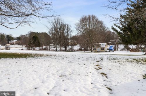 19840 Meredith Dr, Rockville MD 20855-2426 exterior