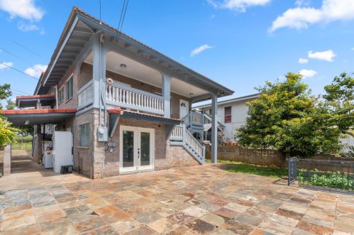 4339 Likini St, Honolulu, HI 96818-1137