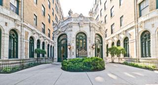 2828 Pine Grove Ave, Chicago IL  60657-6188 exterior