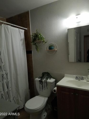 6202 Clarendon Ave, Phoenix AZ 85033-4124 exterior