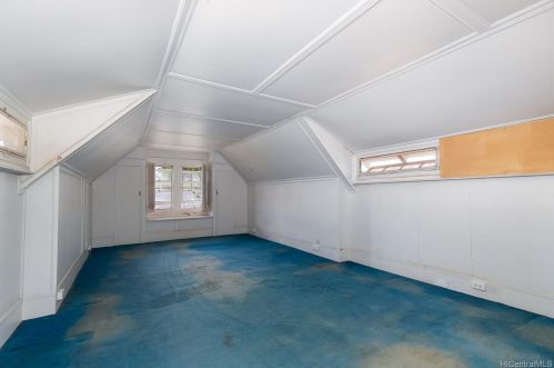 702 10 Ave, Honolulu HI 96816-2930 exterior