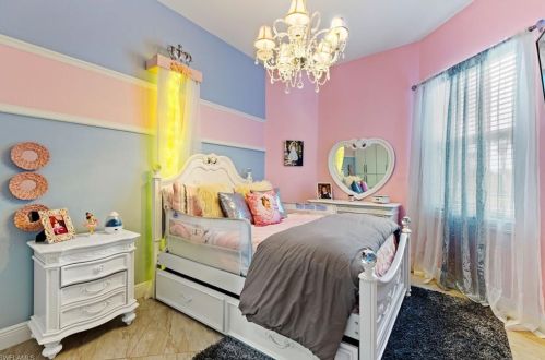 915 16 St, Naples FL 34117-9428 exterior