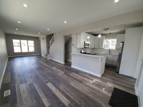 3657 61 St, Chicago IL 60637-2322 exterior