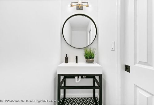 284 Pelican Rd, Middletown NJ 07748-3040 exterior