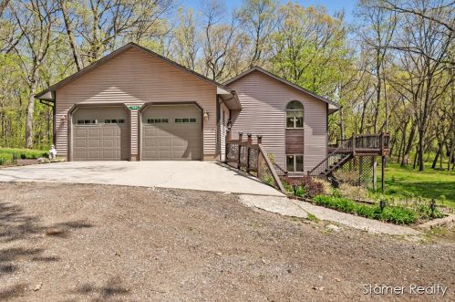 1002 Bridge St, Belding, MI 48809-8538