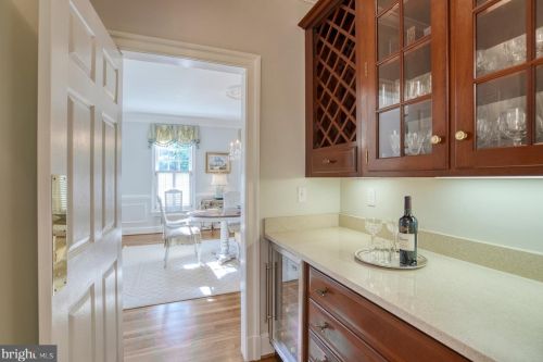 1613 Maddux Ln, Mc Lean VA 22101-3200 exterior