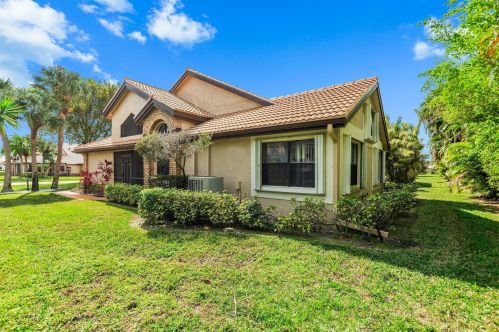 7279 Le Chalet Blvd, Boynton Beach FL 33472-5035 exterior