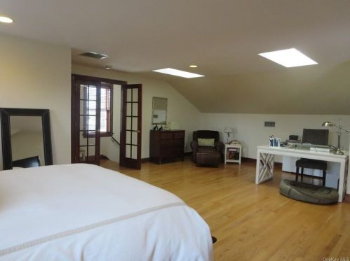 206 Milbank Ave, Greenwich CT 06830-6617 exterior