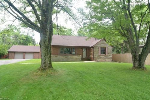 17541 Shurmer Rd, Cleveland OH  44136-6158 exterior