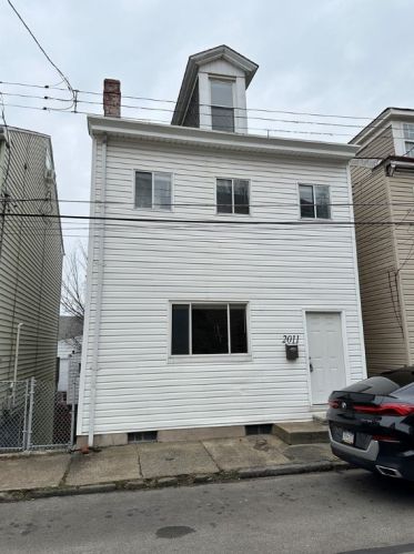 2011 Gregory St, Pittsburgh PA  15203-1641 exterior