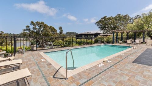 2 De Silva Is Dr, Mill Valley CA 94941-3004 exterior