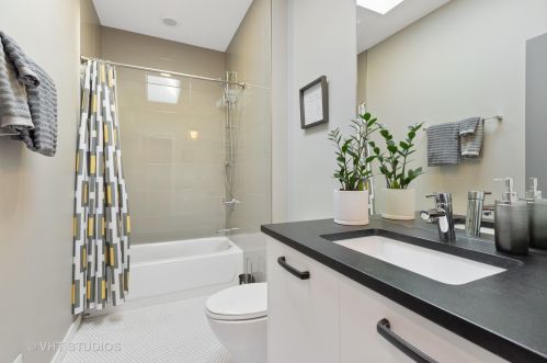 2237 Erie St, Chicago IL 60644-1714 exterior