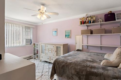 135 235th St, Bronx NY 10470-2463 exterior