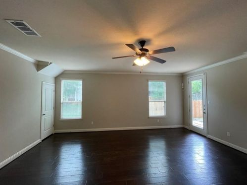 2501 Amur Dr, Austin TX  78745-2068 exterior