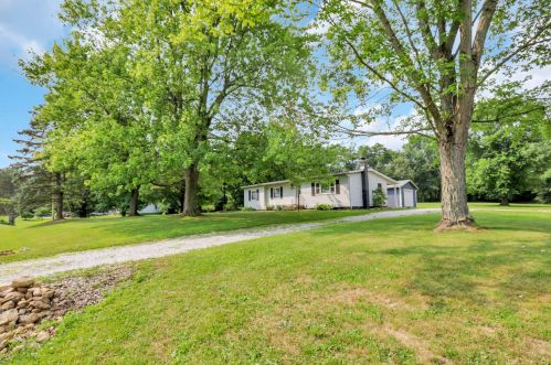 4306 Blacks Rd, Hebron OH 43025-9016 exterior