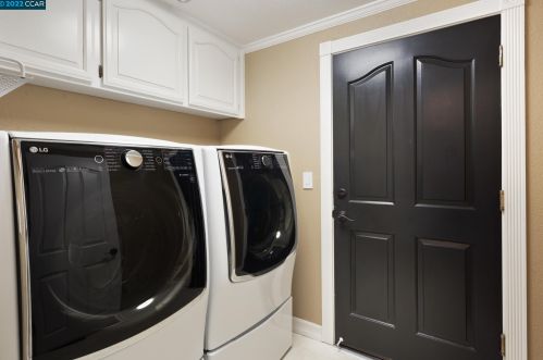 1194 Court Ln, Concord CA 94518-1744 exterior