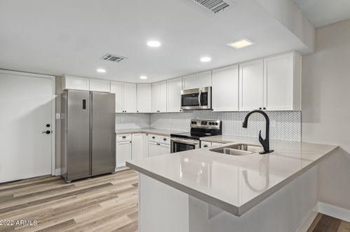 717 Hazelton Dr, Chandler, AZ 85226-2250