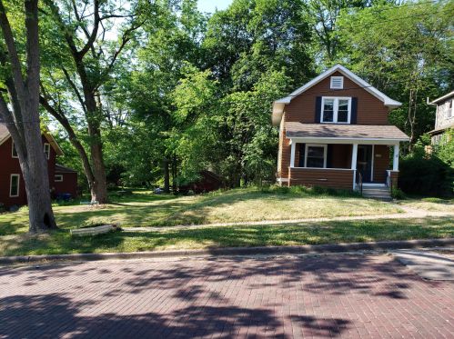 1215 Maple St, Kalamazoo, MI 49008-1845