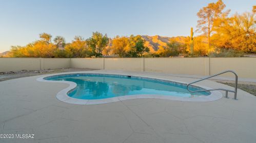 5862 Camino Arenosa, Tucson AZ  85718-4650 exterior