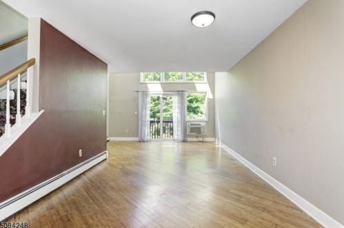 4 Victory Ct, Dover NJ 07801-5563 exterior