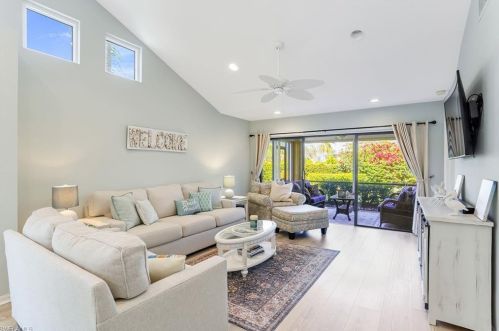 566 Beachwalk Cir, Naples FL 34108-7734 exterior